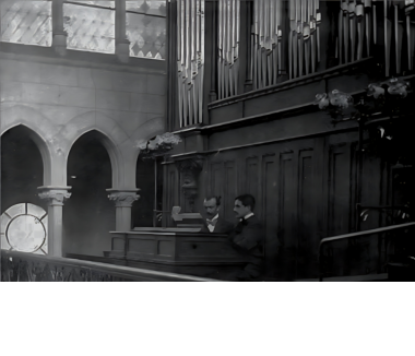 Pierre Kunc à l'orgue de la chapelle de l'école Ste Geneviève de la rue Lhomond à Paris, vers 1895 (voir: Notre-Dame du Liban).